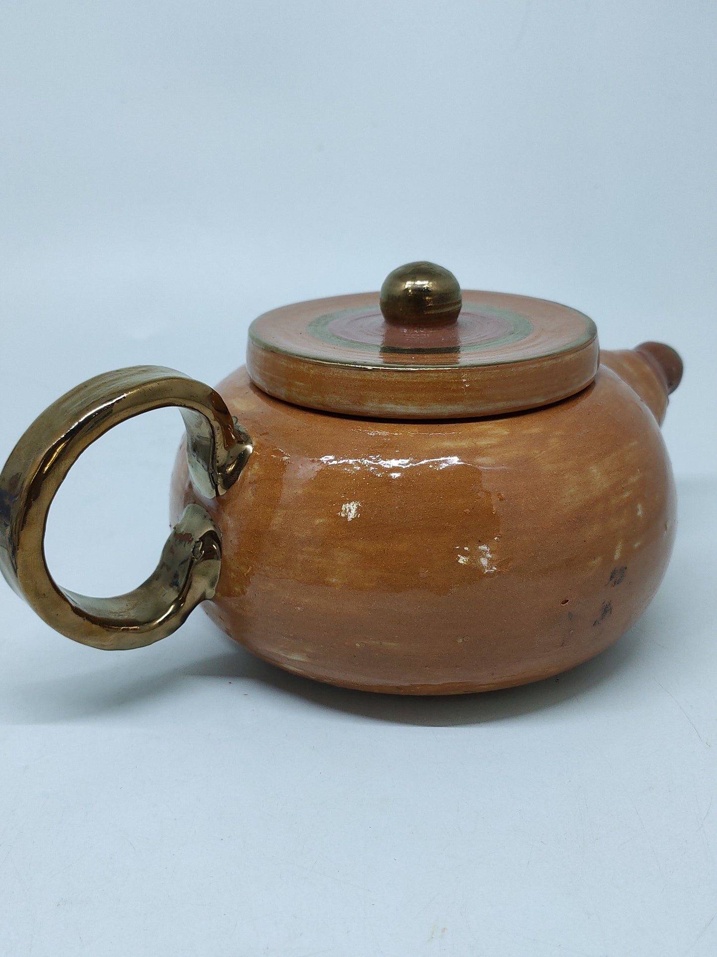 Nyonyo Teapot with Gold
